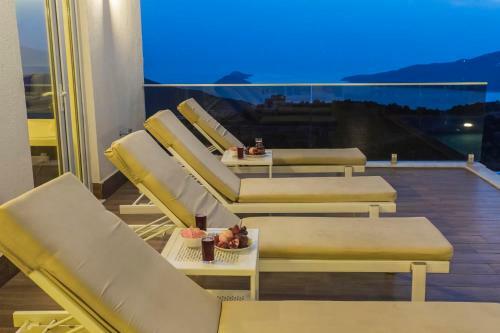 Kalkan Villa Sleeps 6 With Pool And Air Con