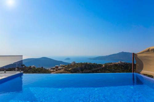 Kalkan Villa Sleeps 6 With Pool And Air Con