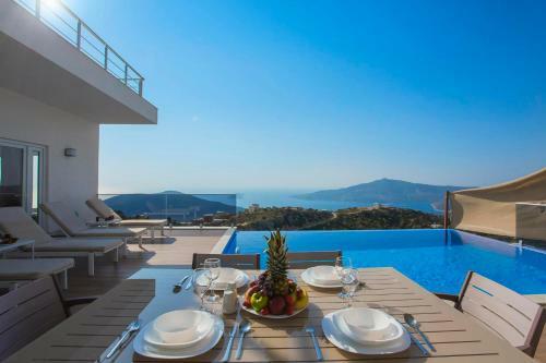 Kalkan Villa Sleeps 6 With Pool And Air Con