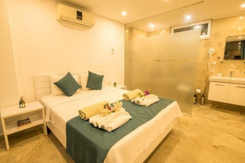 Kalkan Villa Sleeps 10 With Pool And Air Con