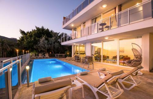 Kalkan Villa Sleeps 10 With Pool And Air Con