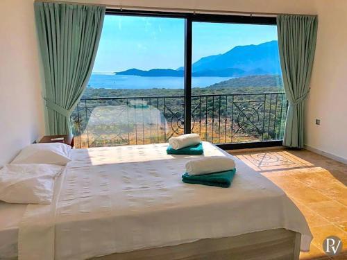 Gebze Villa Sleeps 6 With Pool And Air Con