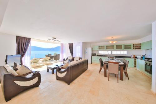 Kalkan Villa Sleeps 6 Pool Air Con Wifi