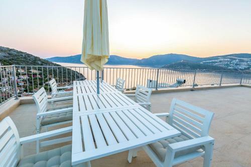 Kalkan Villa Sleeps 8 With Pool Air Con And Wifi