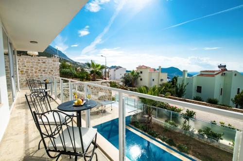 Kalkan Villa Sleeps 8 With Pool And Air Con
