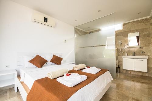 Kalkan Villa Sleeps 8 With Pool And Air Con