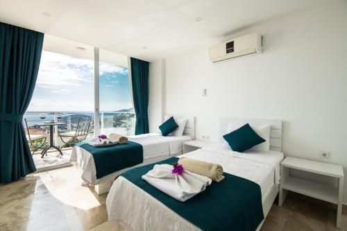 Kalkan Villa Sleeps 8 With Pool And Air Con