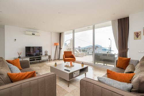 Kalkan Villa Sleeps 8 With Pool And Air Con