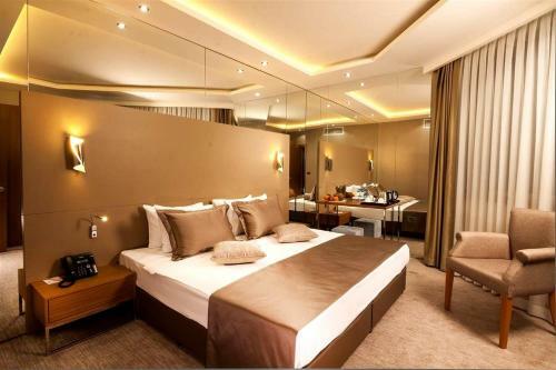 Majura Hotel Business