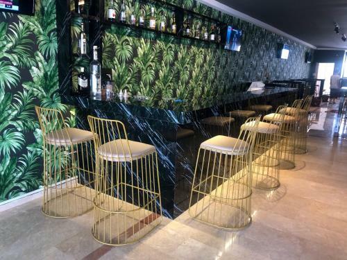 Esquire Hotels And Lounges
