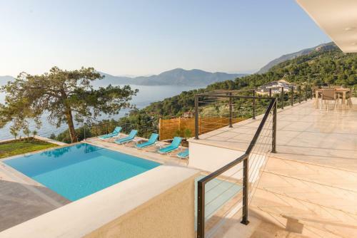 Villa White House