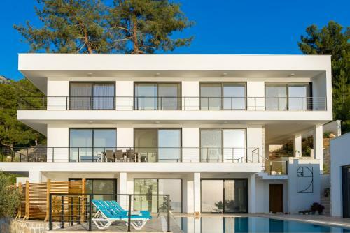 Villa White House