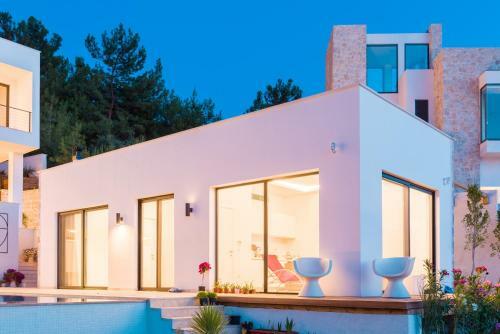 Villa White House