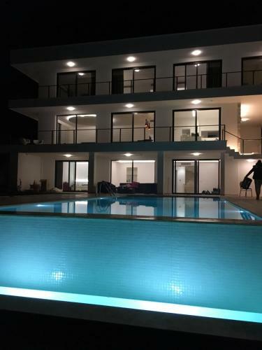 Villa White House