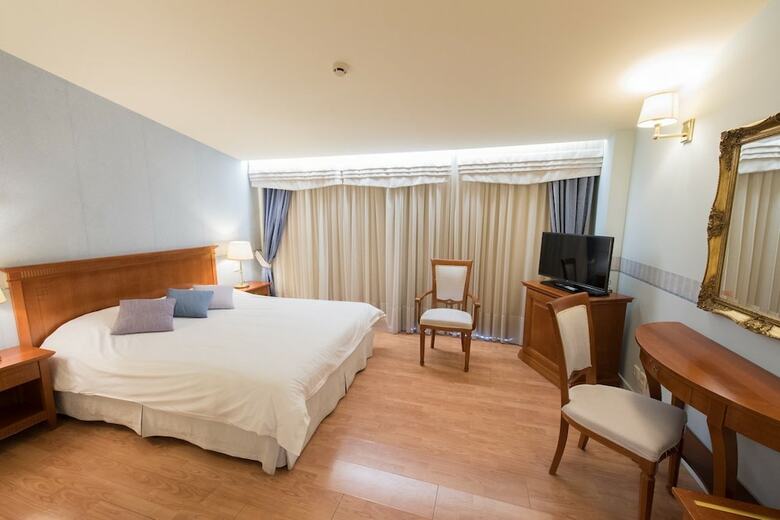 Hotel Poseidon Palace