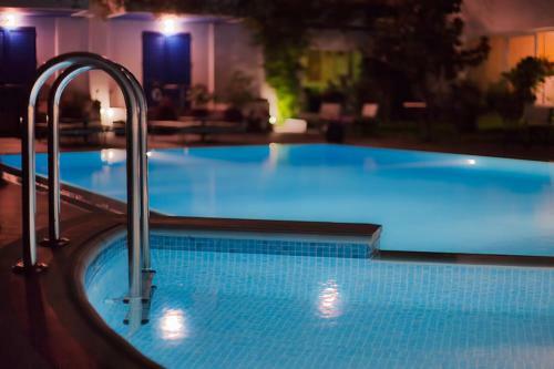 Aparthotel Limni Hotel