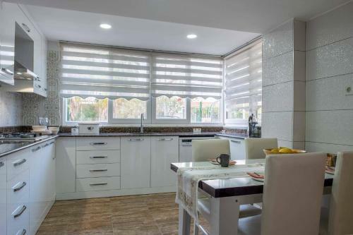 Villa Lale - 3 Bed With Top Kitchen And Garden!