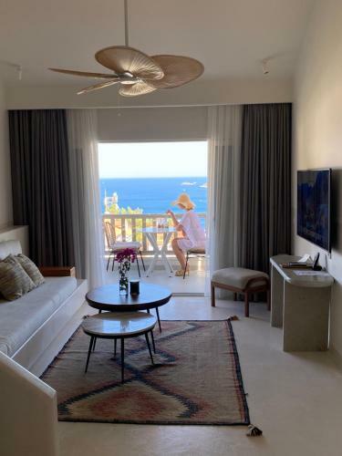Hotel Pilos Deluxe
