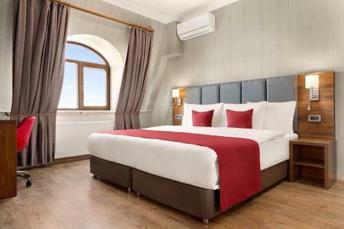 Hotel Ramada By Wyndham Van