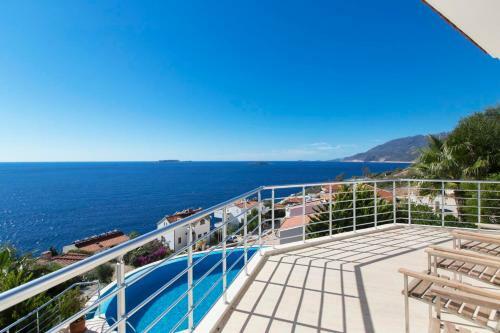 Iskenderun Villa Sleeps 10 With Pool And Air Con