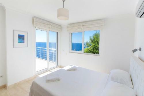 Iskenderun Villa Sleeps 10 With Pool And Air Con