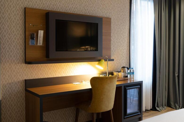 Hero's Hotel