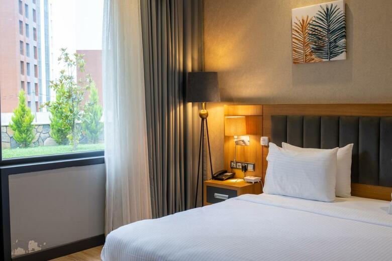 Hero's Hotel