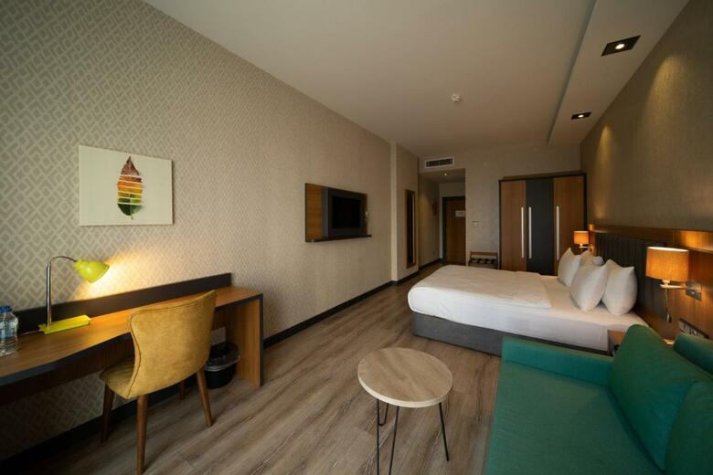 Hero's Hotel