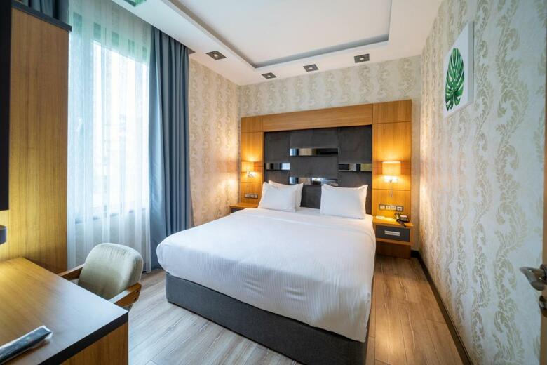 Hero's Hotel