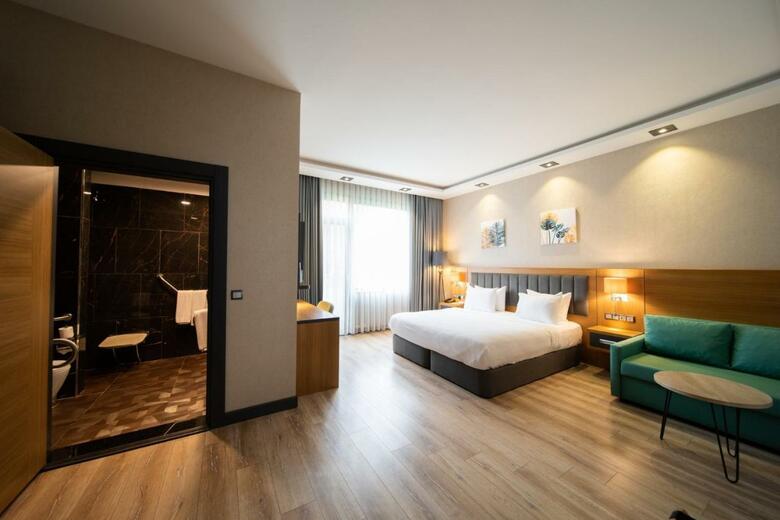 Hero's Hotel