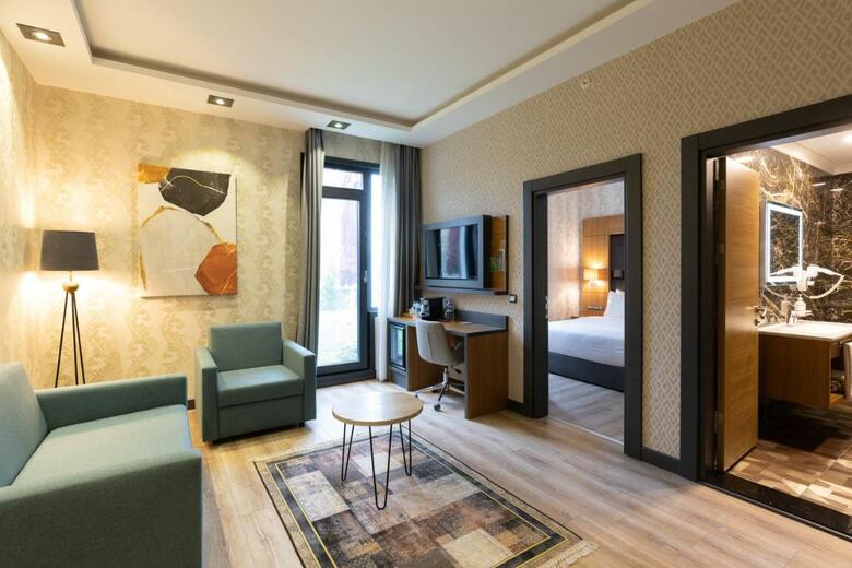 Hero's Hotel