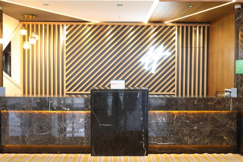 Hero's Hotel