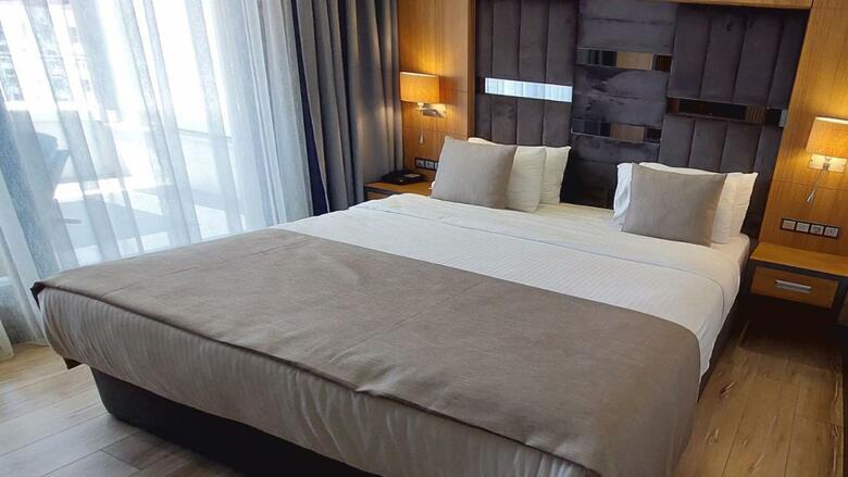 Hero's Hotel