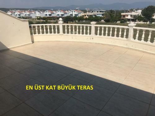 Villa With Private Pool In Altinkum