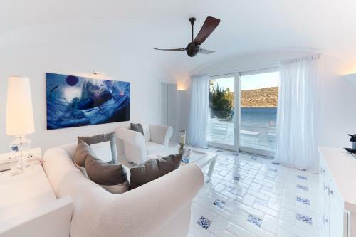 Gebze Villa Sleeps 24 With Pool And Air Con
