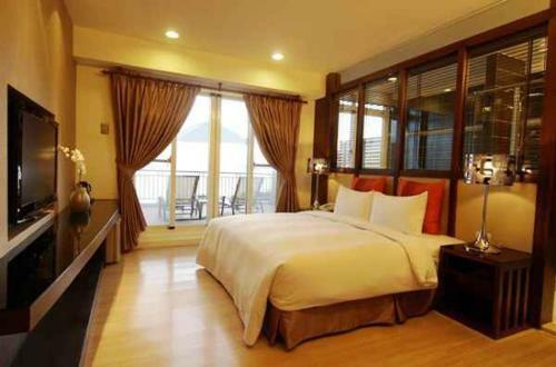 Posada Golden Bay Holiday Inn