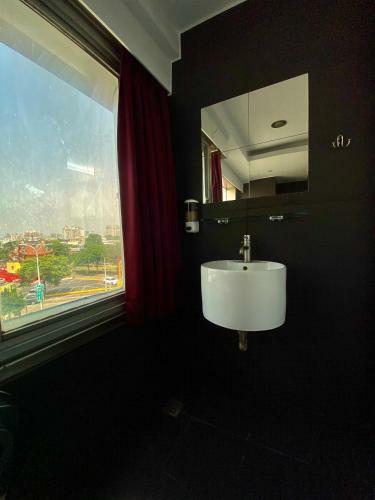 Hotel Love River Inn