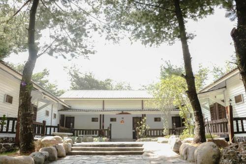 Lodge Pine Garden Puli B&B