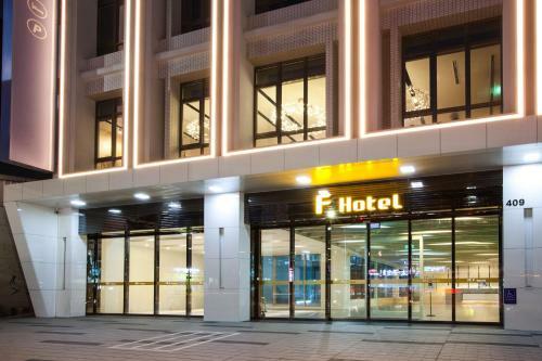 F Hotel Luzhou Taipei