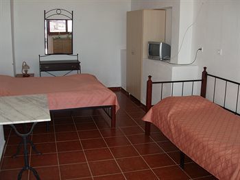 Hostal Helena's Apartments
