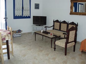 Hostal Helena's Apartments