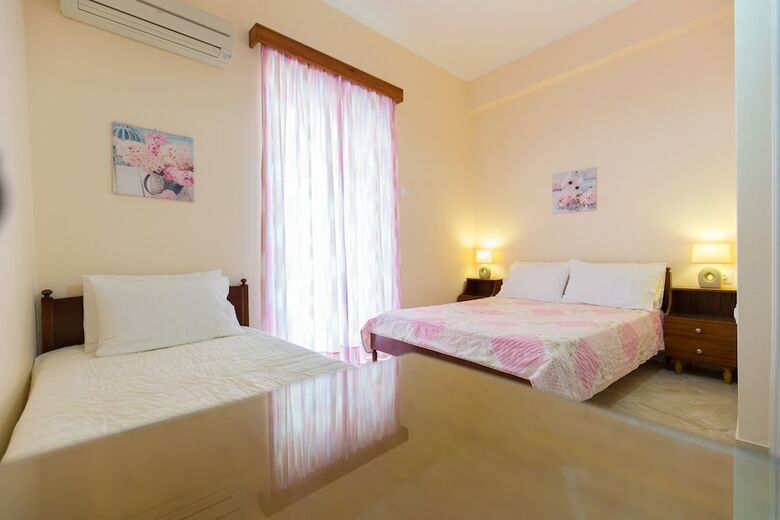 Hostal Pansion Akrogiali