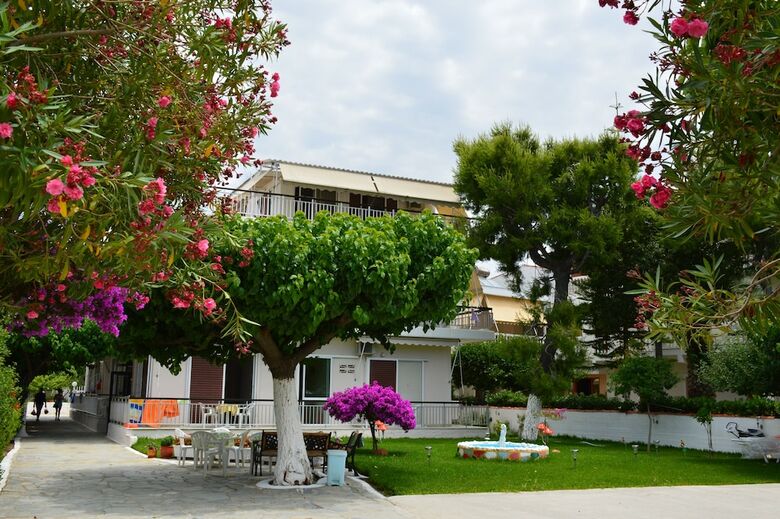 Hostal Pansion Akrogiali