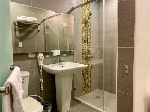 Posada Crystal City Hotel