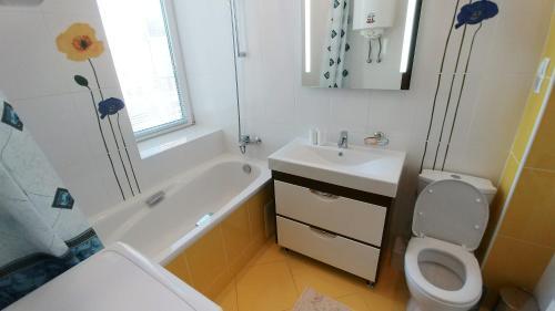 1 Bedroom Apartment In Great Location - 1010