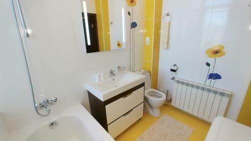 1 Bedroom Apartment In Great Location - 1010