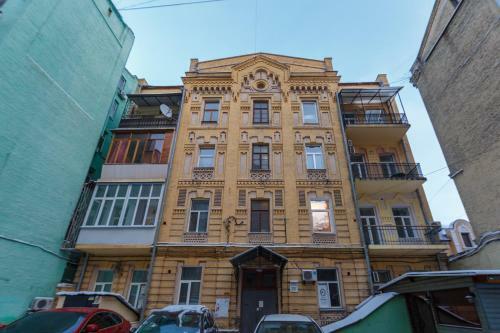 Huge 3 Bedroom Apartment Next To Gulliver & Synagogue