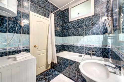 Two-bedroom Apartment Near Arena City