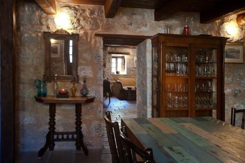 Hotel Mavromichalai