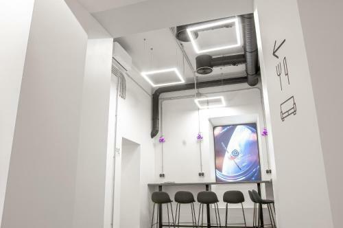 Av-2 Capsule Hotel